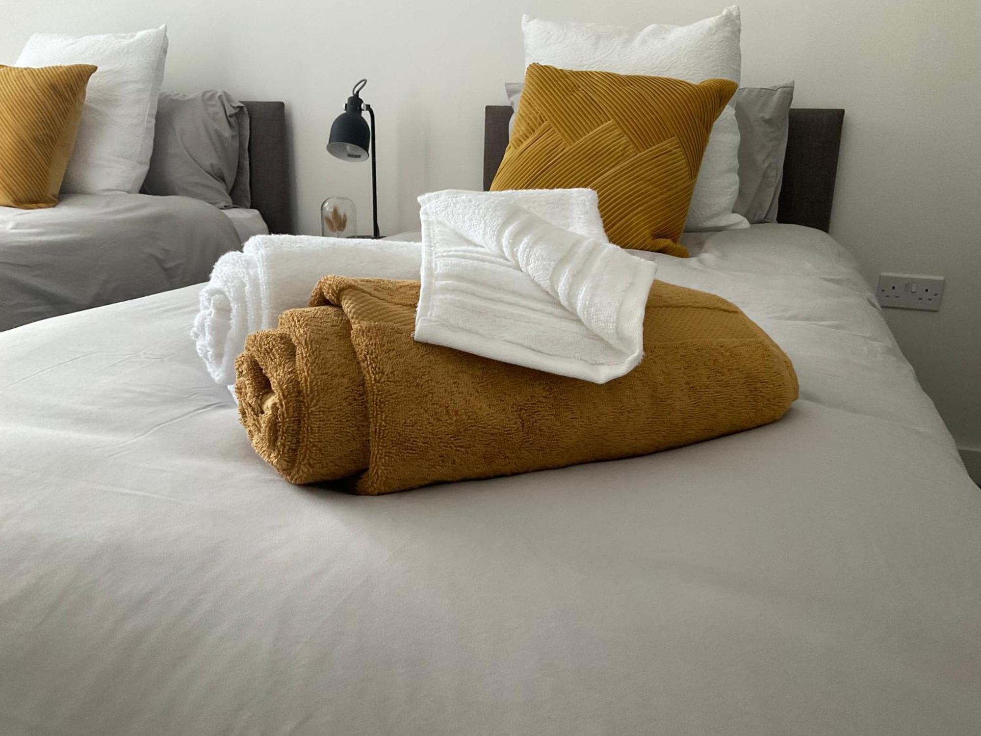 The Parkes A Stylish 3Br House, 5 Mins From Central Birmingham Close To The Edgbaston Stadium, The Hippodrome, Uob, Aston And Bcu, China Town, Kings Heath Bhx Airport And Much More Esterno foto