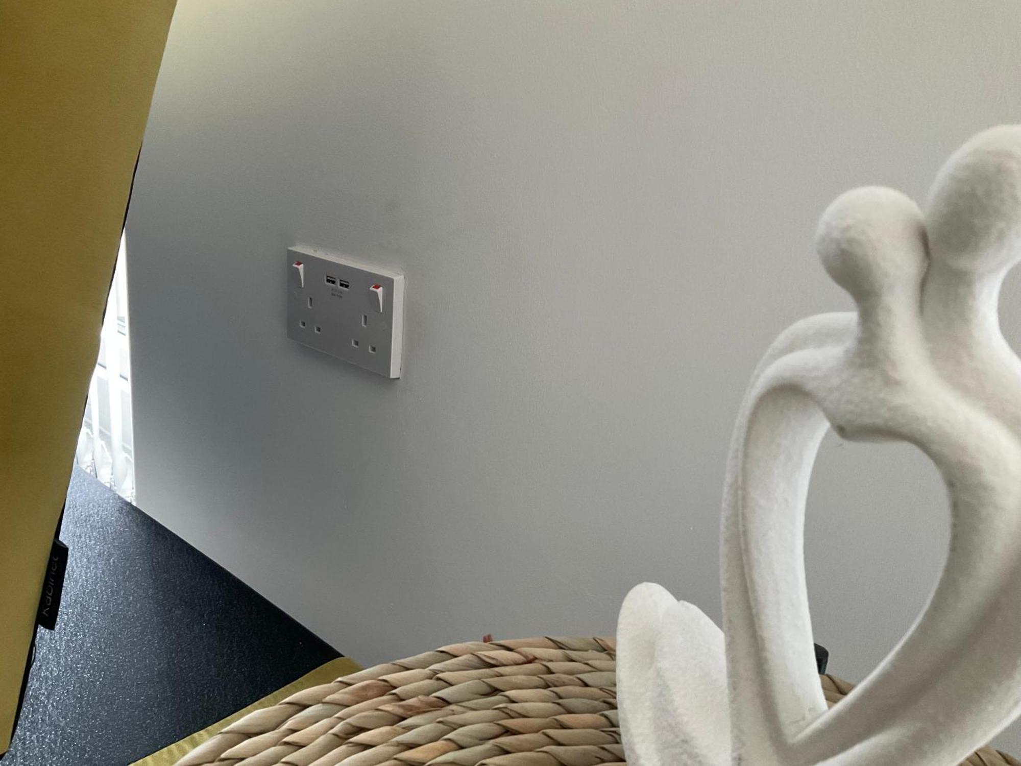 The Parkes A Stylish 3Br House, 5 Mins From Central Birmingham Close To The Edgbaston Stadium, The Hippodrome, Uob, Aston And Bcu, China Town, Kings Heath Bhx Airport And Much More Esterno foto