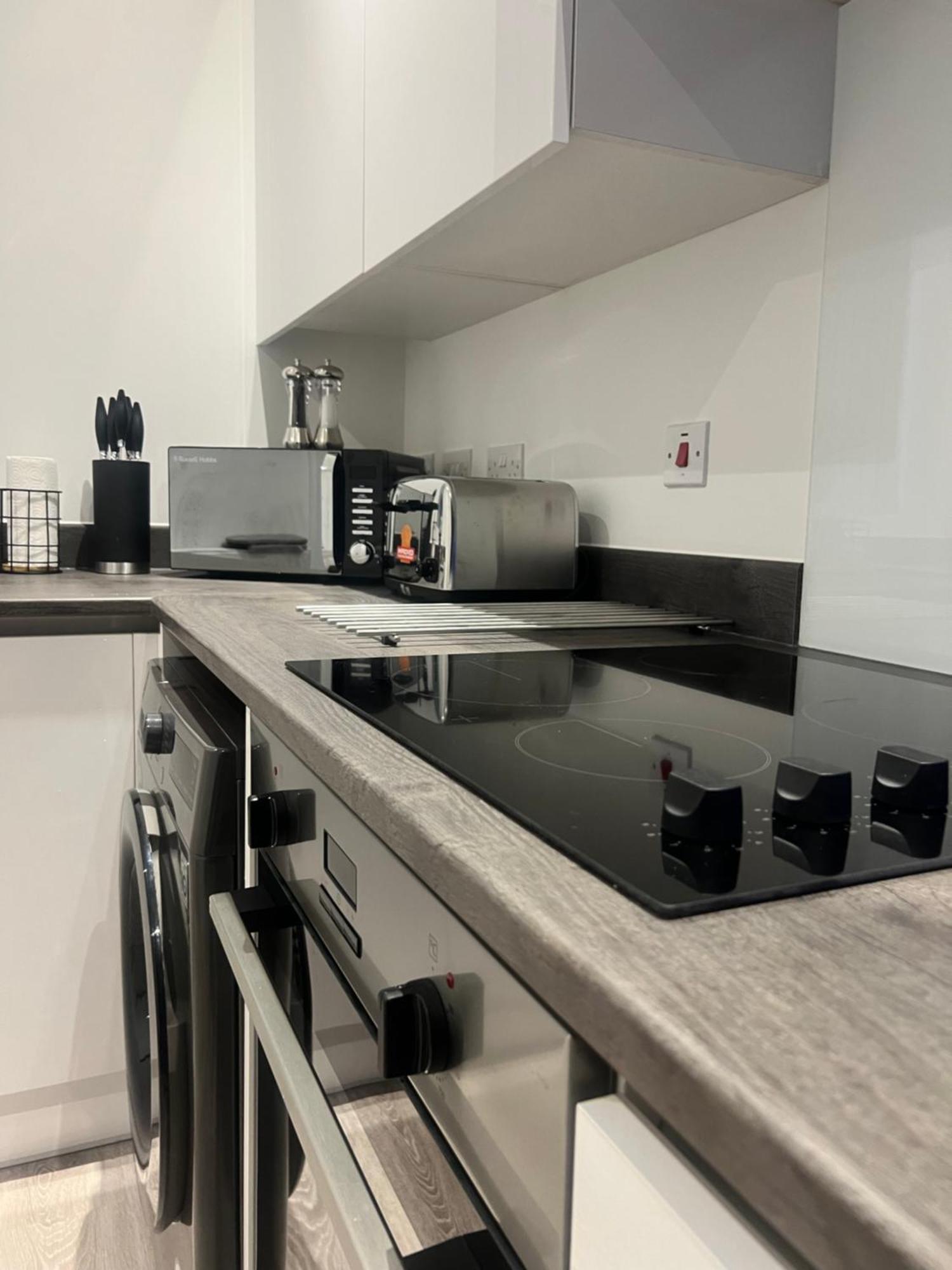 The Parkes A Stylish 3Br House, 5 Mins From Central Birmingham Close To The Edgbaston Stadium, The Hippodrome, Uob, Aston And Bcu, China Town, Kings Heath Bhx Airport And Much More Esterno foto