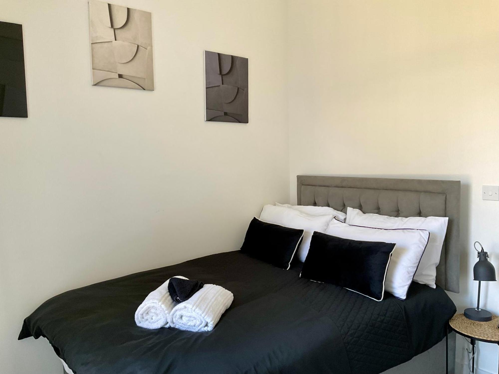 The Parkes A Stylish 3Br House, 5 Mins From Central Birmingham Close To The Edgbaston Stadium, The Hippodrome, Uob, Aston And Bcu, China Town, Kings Heath Bhx Airport And Much More Esterno foto