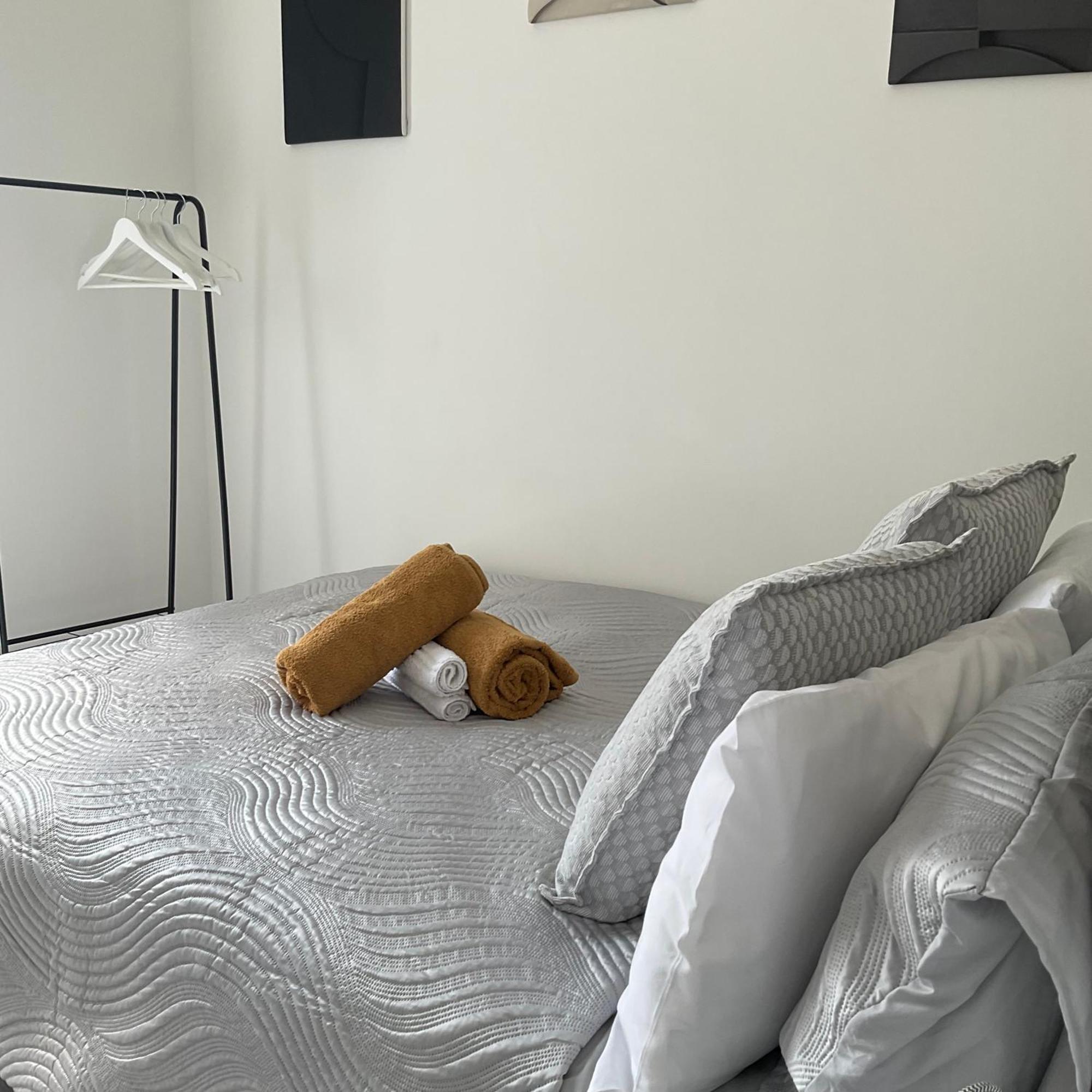 The Parkes A Stylish 3Br House, 5 Mins From Central Birmingham Close To The Edgbaston Stadium, The Hippodrome, Uob, Aston And Bcu, China Town, Kings Heath Bhx Airport And Much More Esterno foto