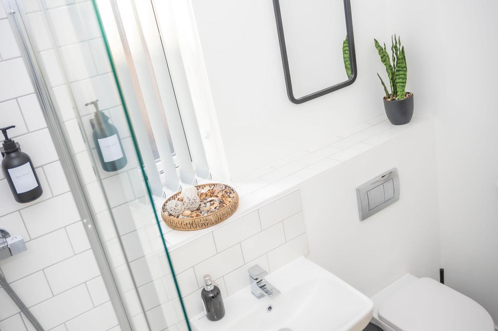 The Parkes A Stylish 3Br House, 5 Mins From Central Birmingham Close To The Edgbaston Stadium, The Hippodrome, Uob, Aston And Bcu, China Town, Kings Heath Bhx Airport And Much More Esterno foto